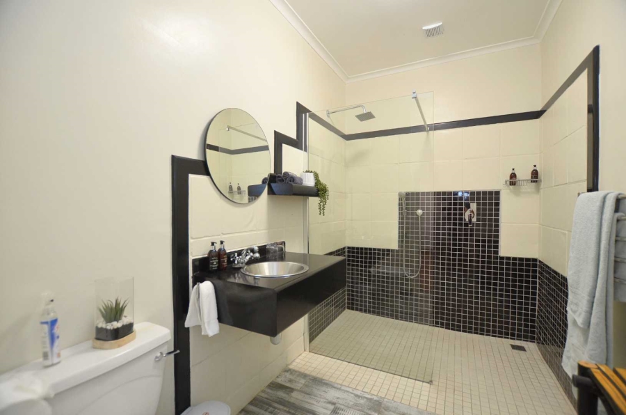 7 Bedroom Property for Sale in Westcliff Western Cape